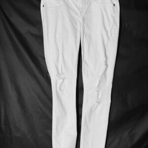 Maurice’s White Distressed Jeans Sz 10